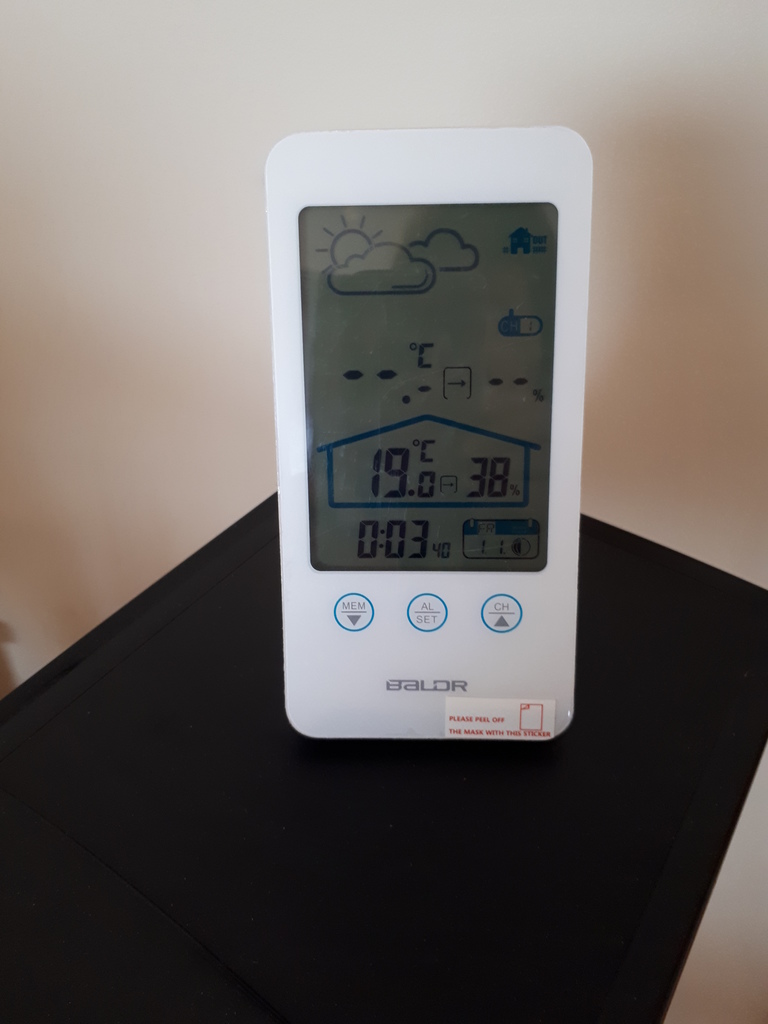 Weather tracking station